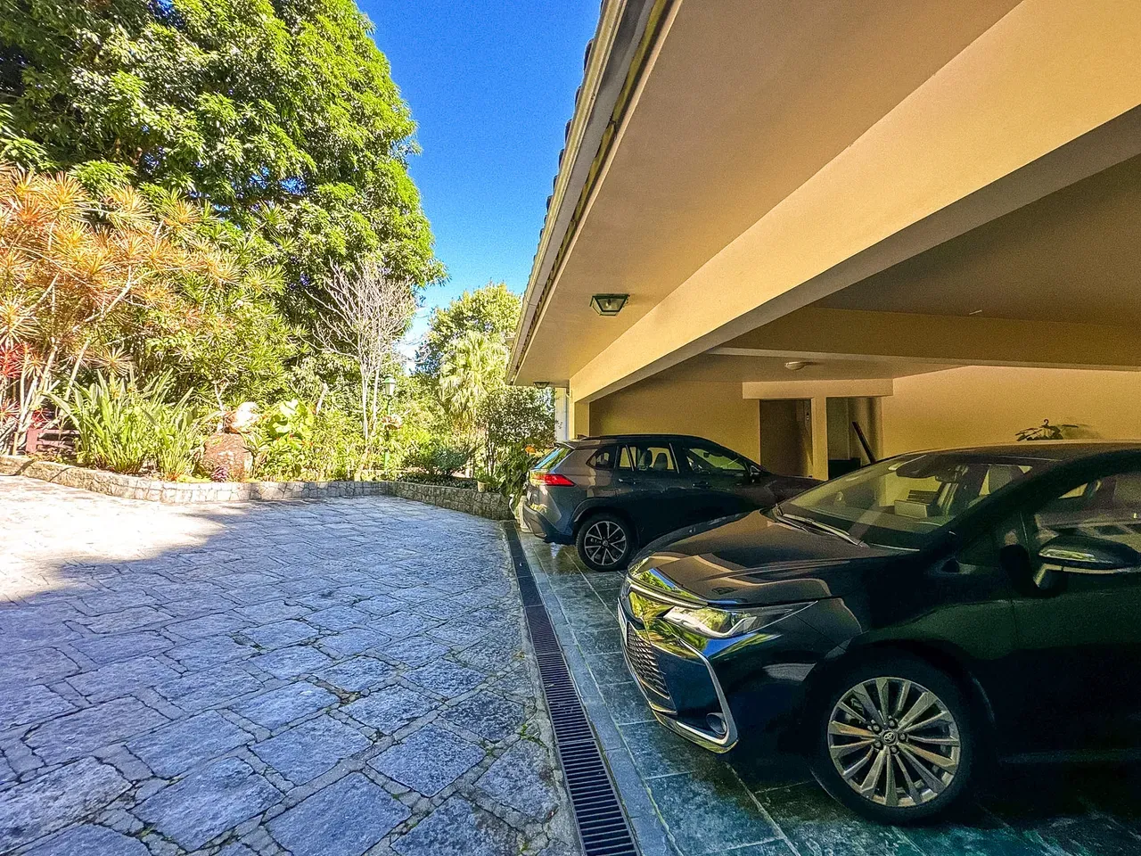 Furnished house with 4 bedrooms and 2993 m², 3 en-suites — photo 22