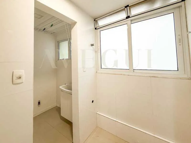 Furnished apartment, 136 m², with a glass-enclosed balcony — photo 28
