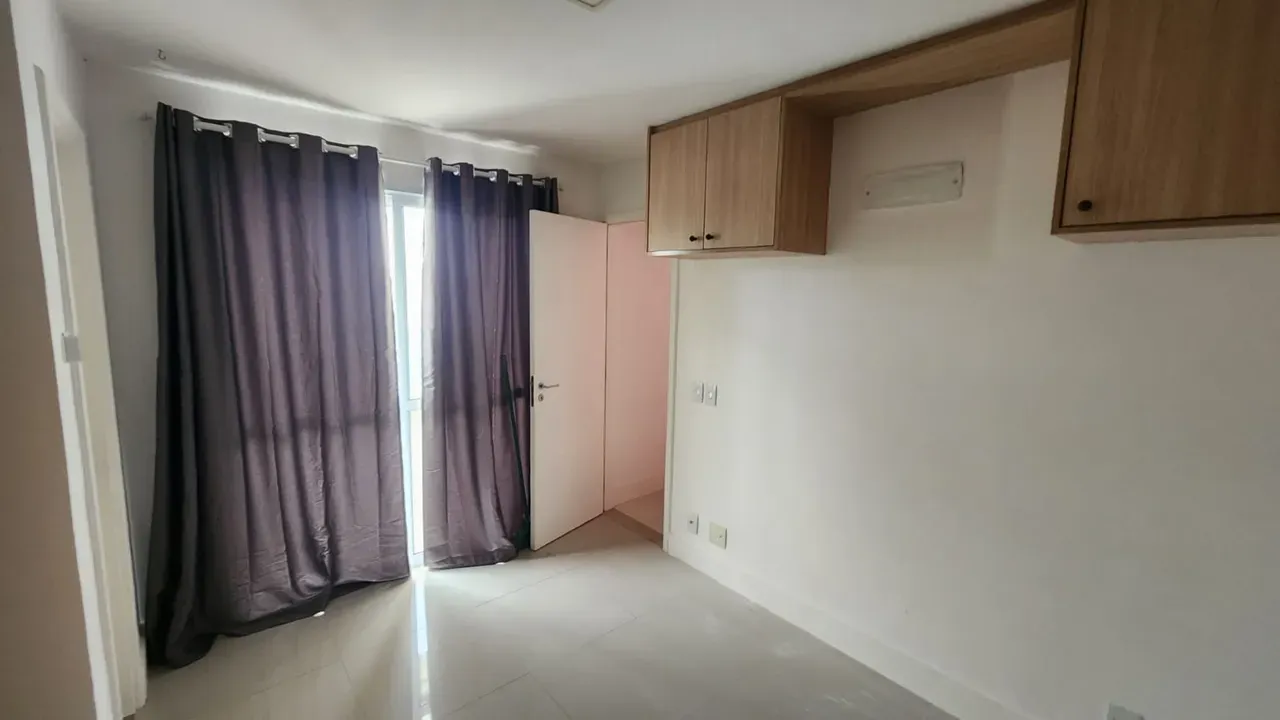 2-bedroom apartment with a walk-in closet — photo 35
