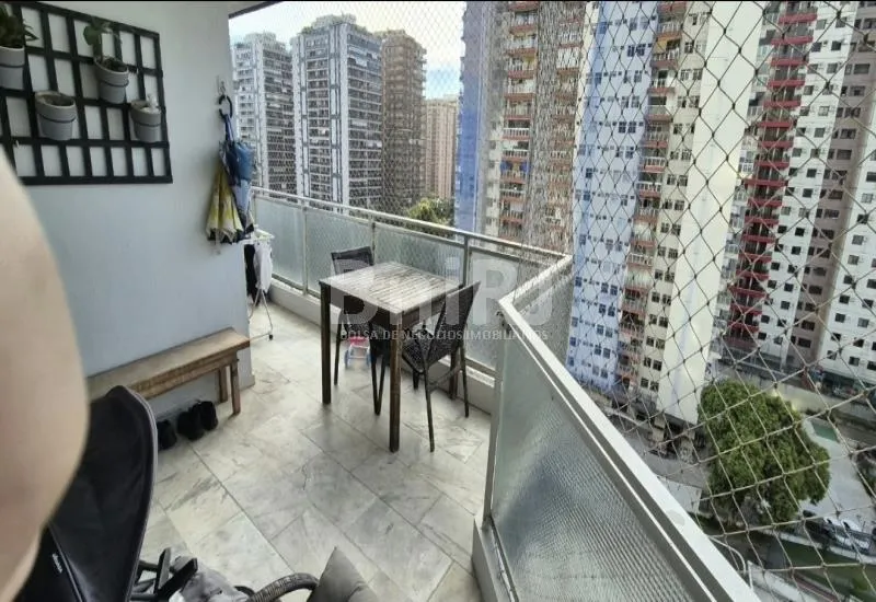 2-bedroom apartment in a building with a pool — photo 6