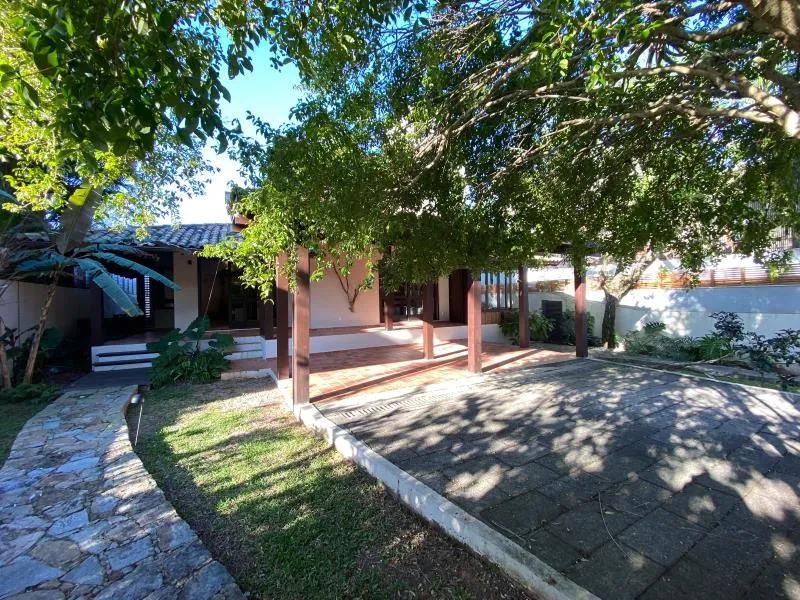 Casa de 4 dormitorios con balcón gourmet en Florianópolis — photo 34