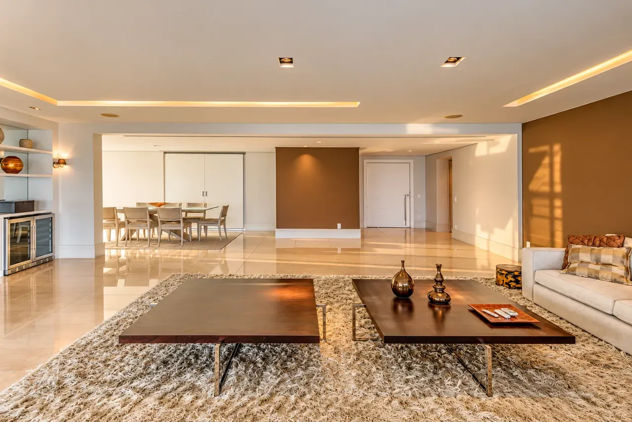 340 m² apartment with a water view and a bathtub