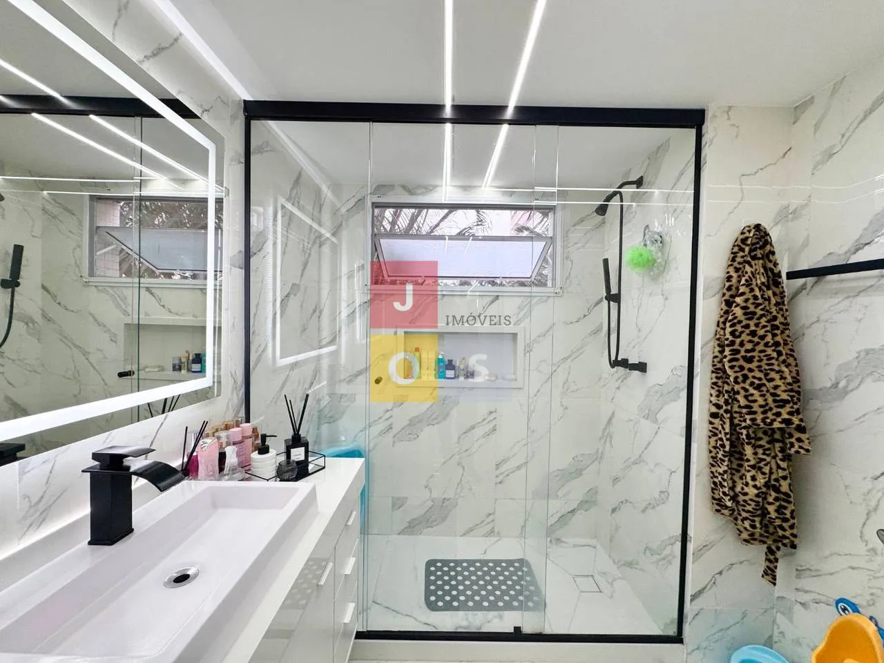 Apartamento mobiliado, 193 m², com janelas do piso ao teto — photo 50