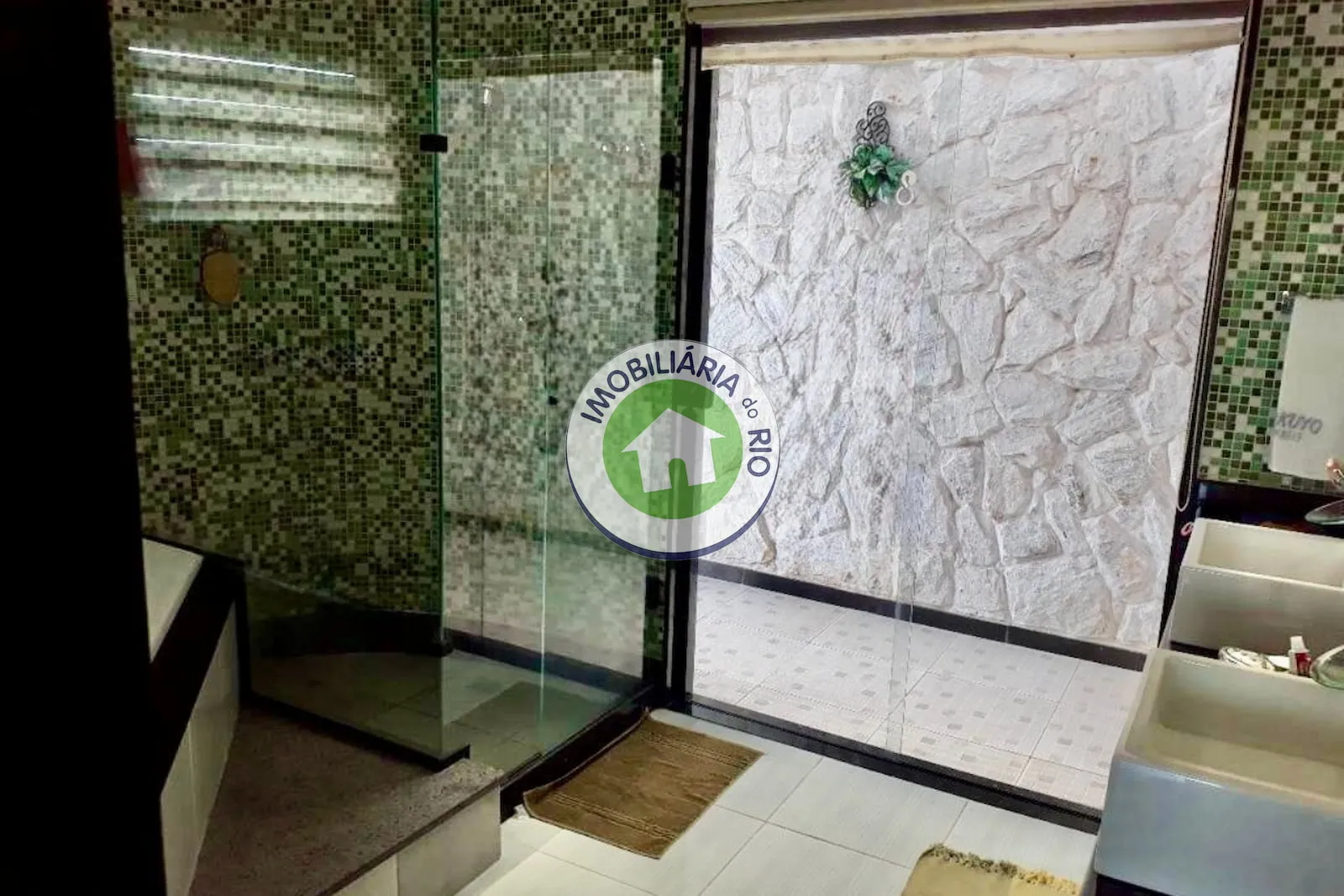 Casa com 3 suítes e 4 banheiros, 600 m² — photo 20