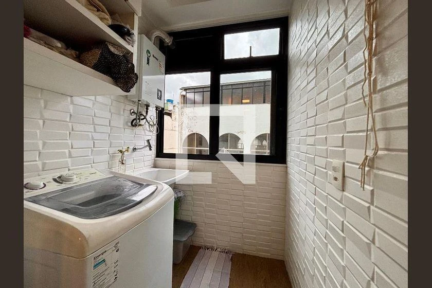 Renovated 2-bedroom apartment with city view, 85 m² — photo 31