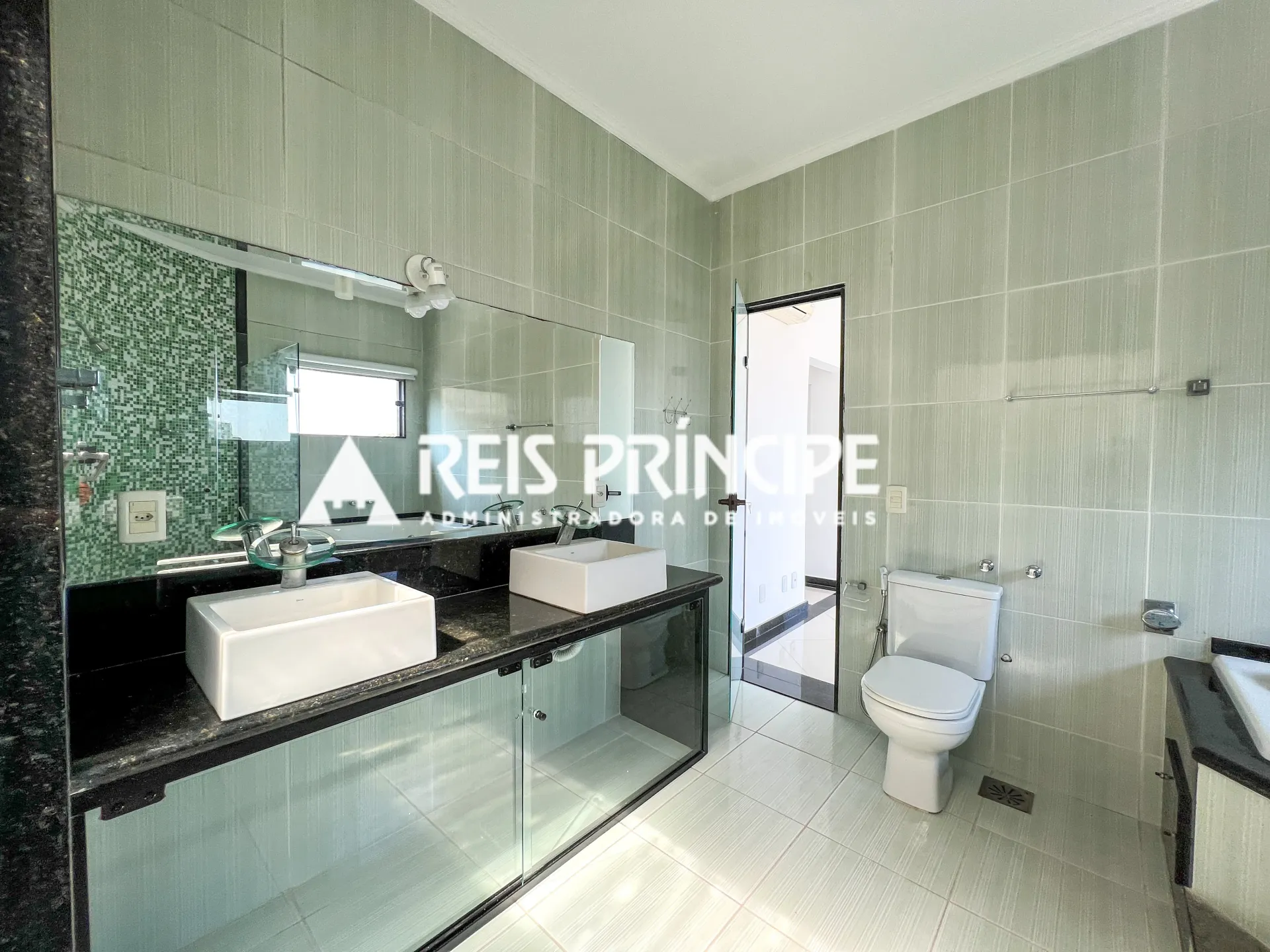 Casa duplex com 3 quartos e 5 banheiros e cozinha aberta — photo 23