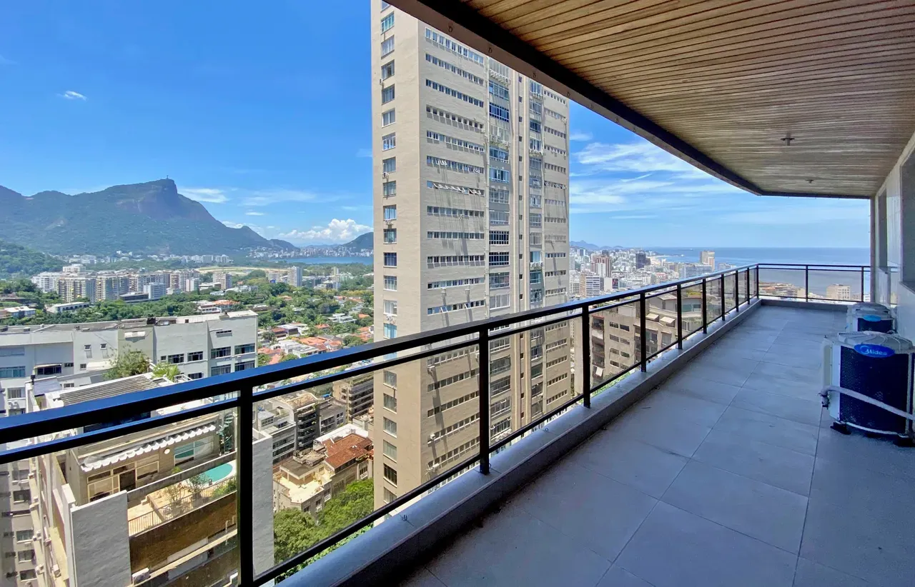 Apartamento de 3 quartos com janelas do piso ao teto
