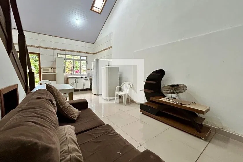Furnished house with 2 en-suite bedrooms and private yard — photo 2