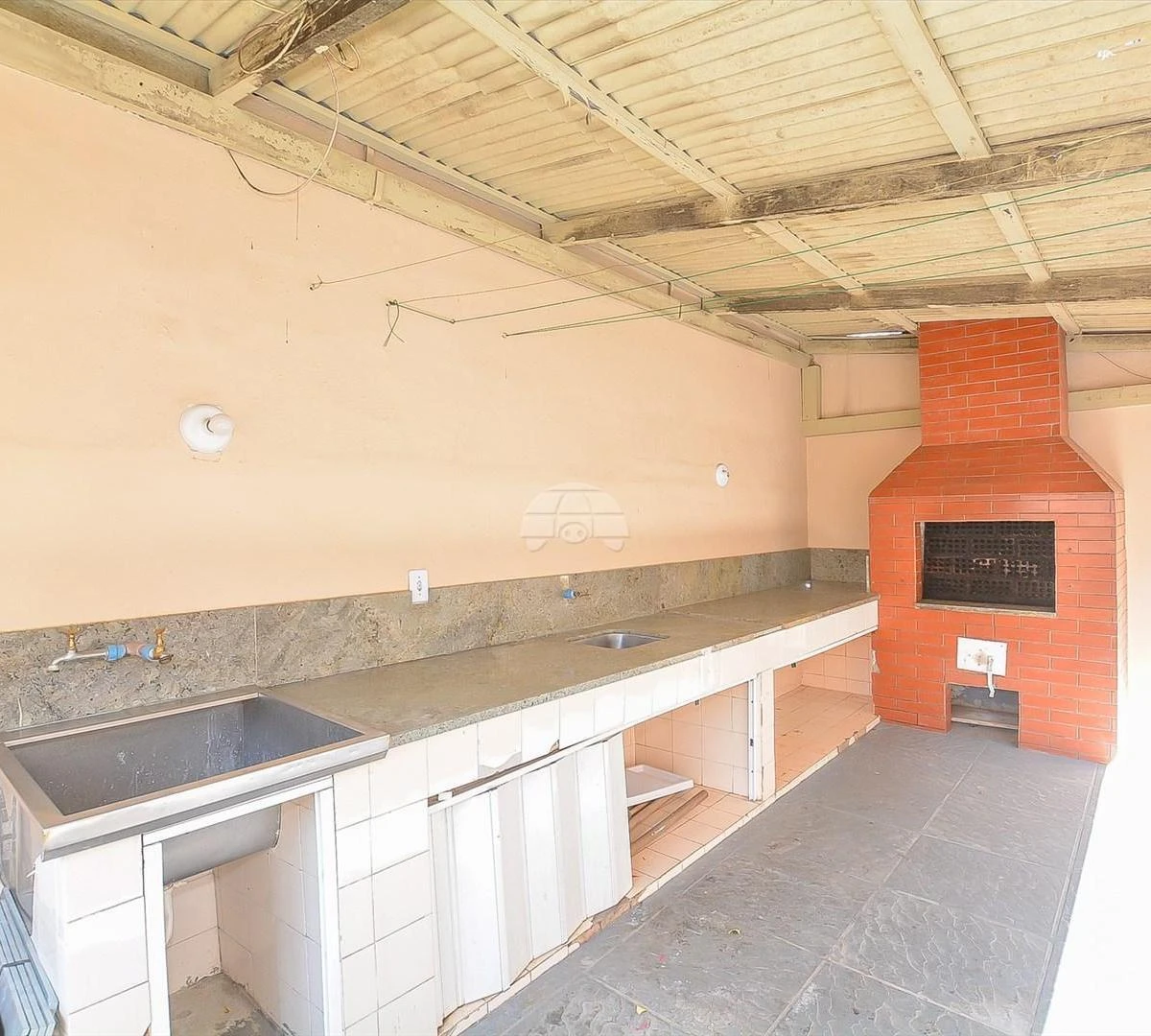 5-bedroom house with a grill on the balcony — photo 23