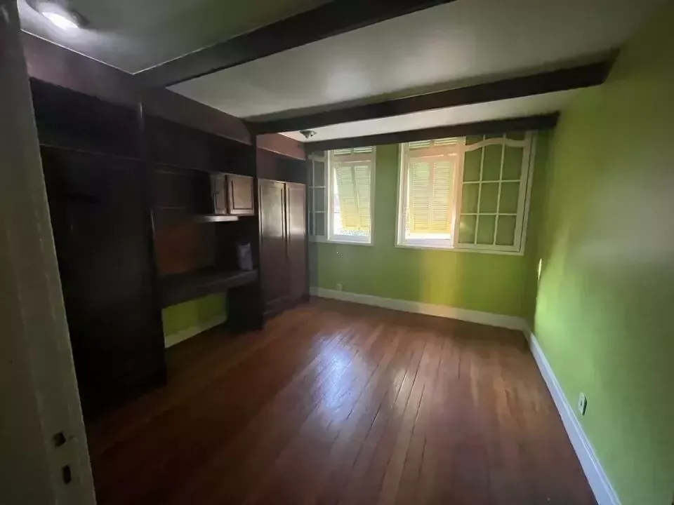 House with 3 bedrooms and a gas stove — photo 10