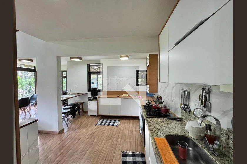 140 m² house with a walk-in closet and a home office — photo 25