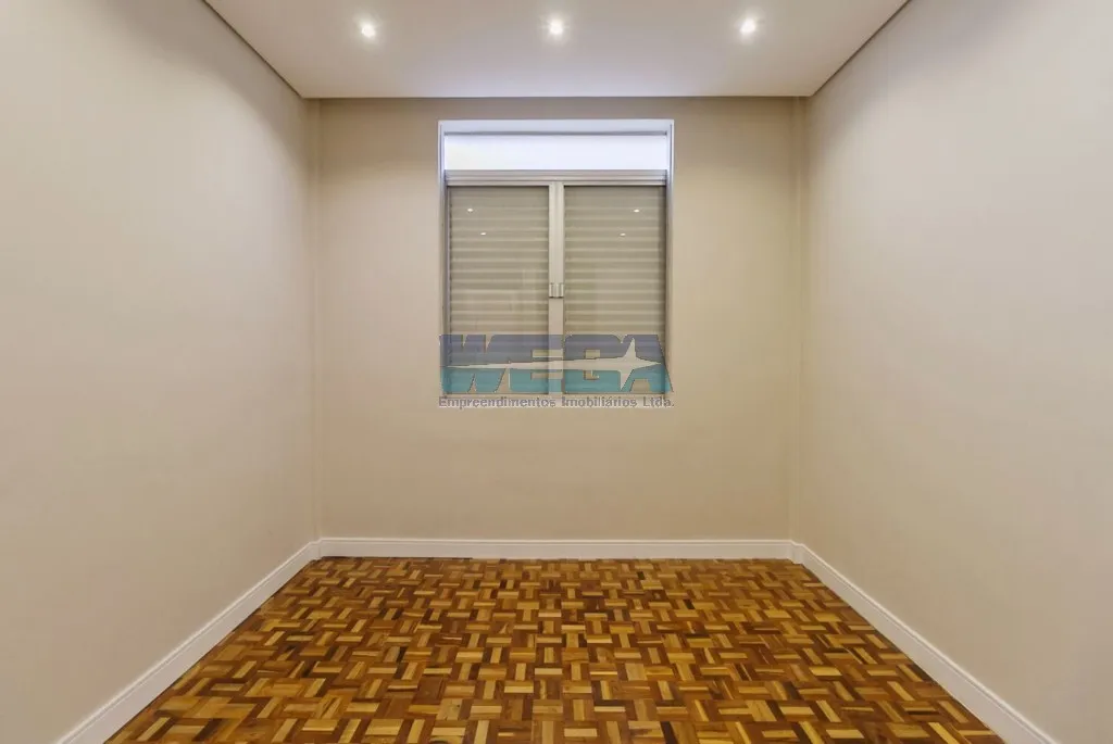 3-bedroom apartment with a walk-in closet — photo 9