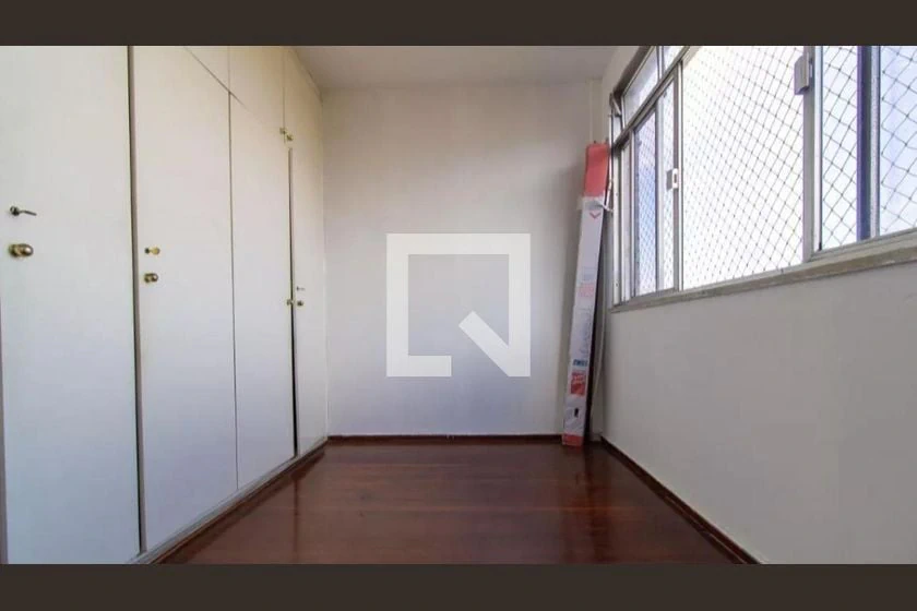 2-bedroom apartment with wood or laminate floors — photo 14