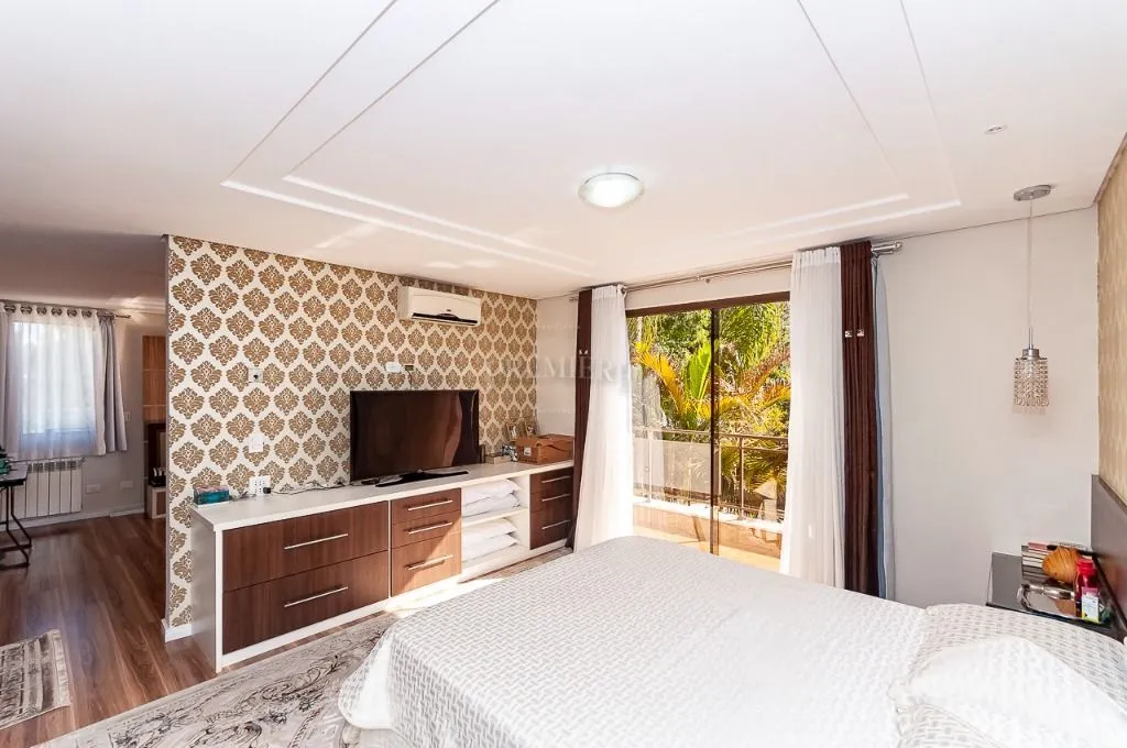 Furnished house with 4 bedrooms across 1167 m² and 8 spots — photo 22