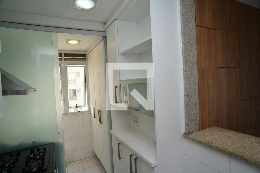 Apartamento com 2 quartos e cozinha fechada com fogão a gás — photo 13
