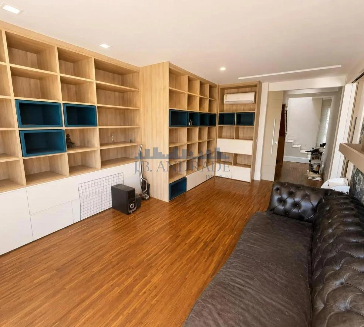 Furnished apartment with 4 bedrooms, 3 bathrooms and a balcony — photo 21