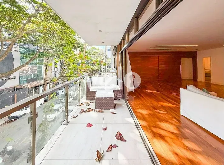 260 m² apartment with 3 bedrooms and 4 bathrooms — photo 4
