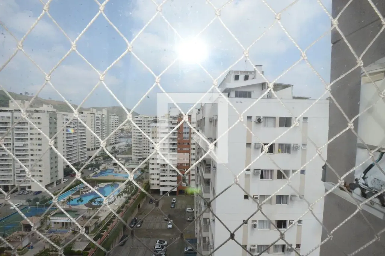 Apartment on the 13th floor with a grill on the balcony — photo 45