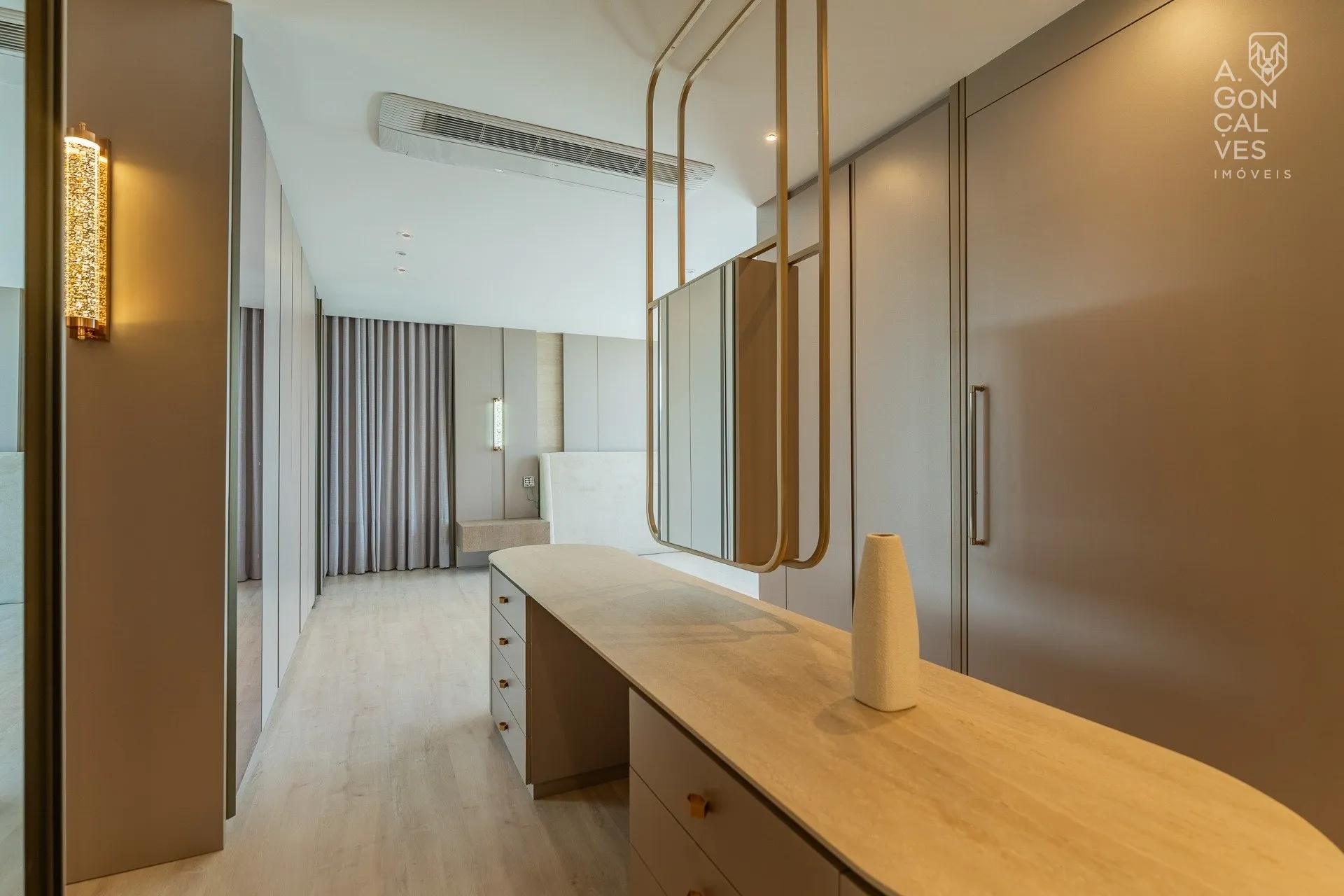 Furnished apartment with 3 suites and 257 m² — photo 29
