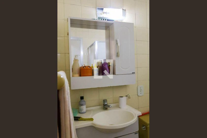 Furnished 2-bedroom apartment with 1 bathroom — photo 25