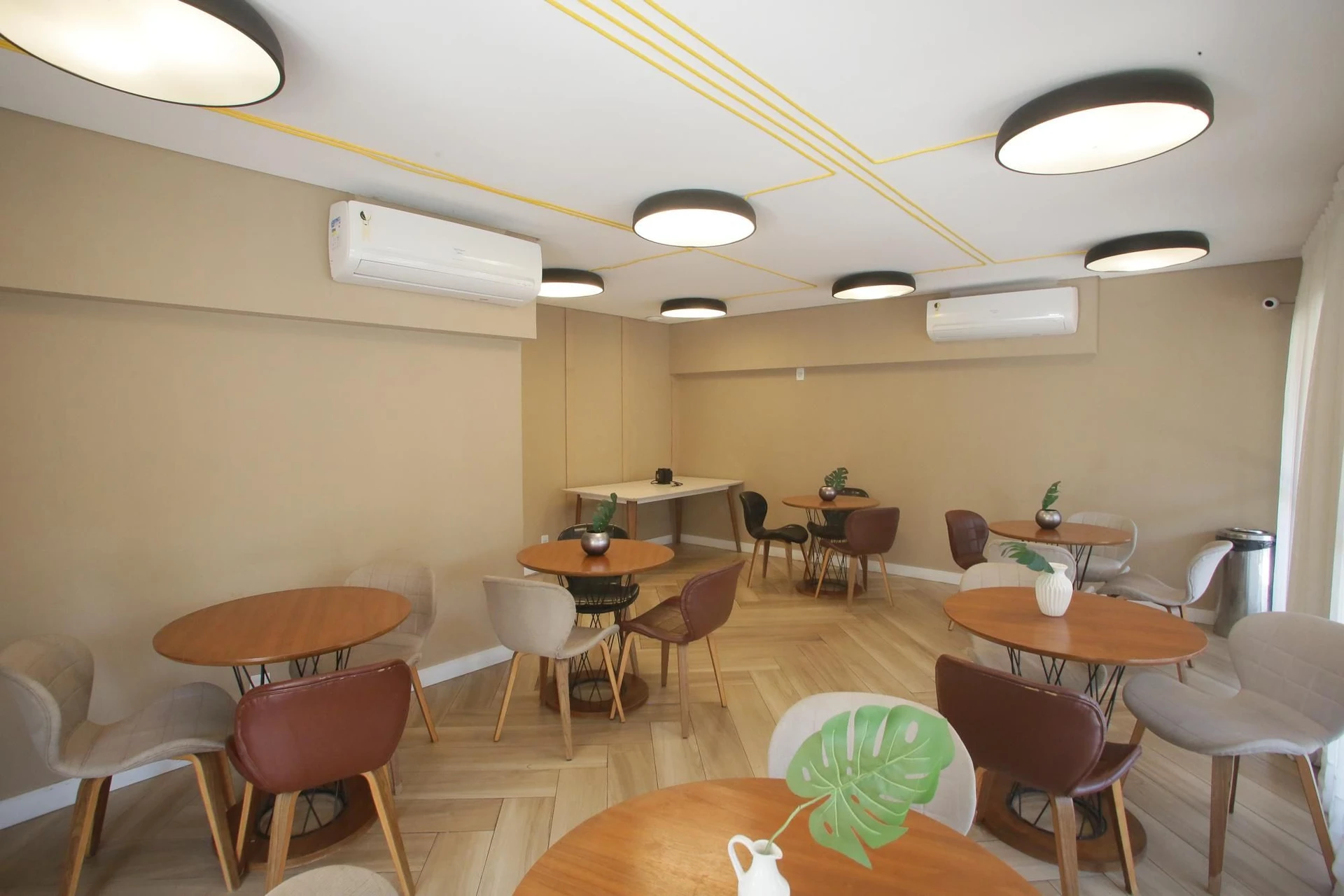 Furnished apartment with 2 bedrooms and open-plan gas kitchen — photo 37