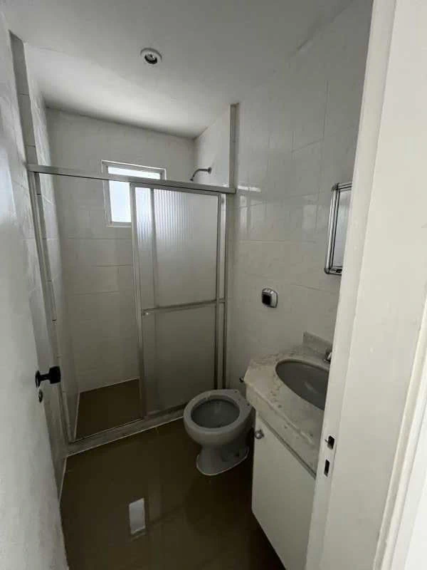 3-bedroom apartment in a building with a pool — photo 5