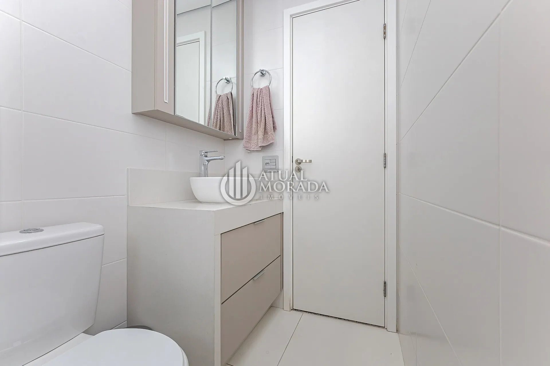 Furnished 2-bedroom apartment with open-plan kitchen — photo 27