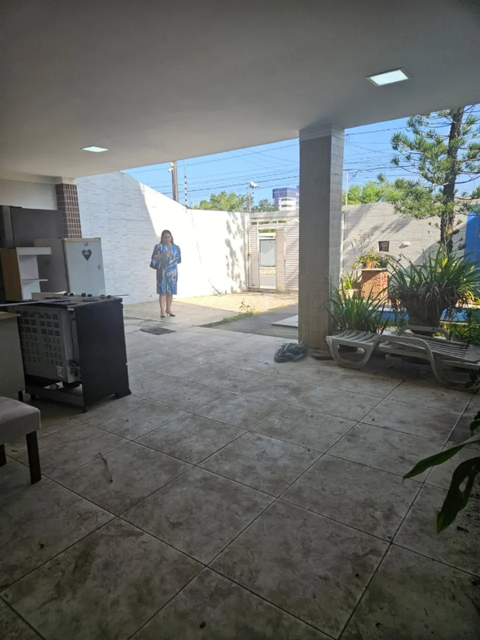 5-bedroom apartment in a building with a pool — photo 9