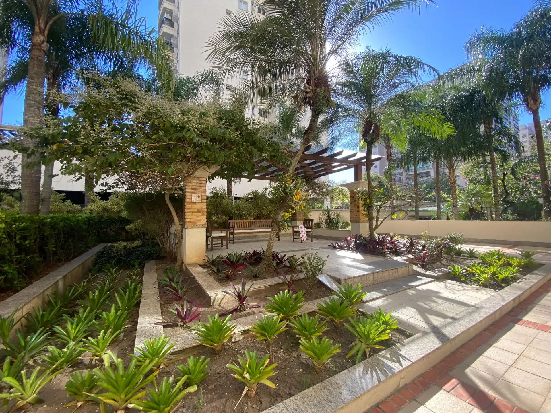Furnished apartment with 3 bedrooms and 3 bathrooms — photo 20