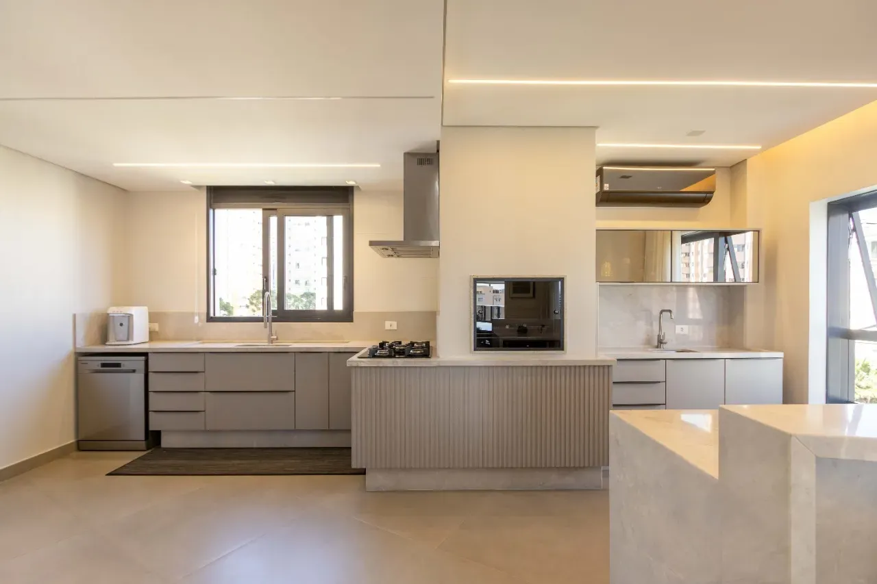 3-bedroom apartment in a building with a gym — photo 11