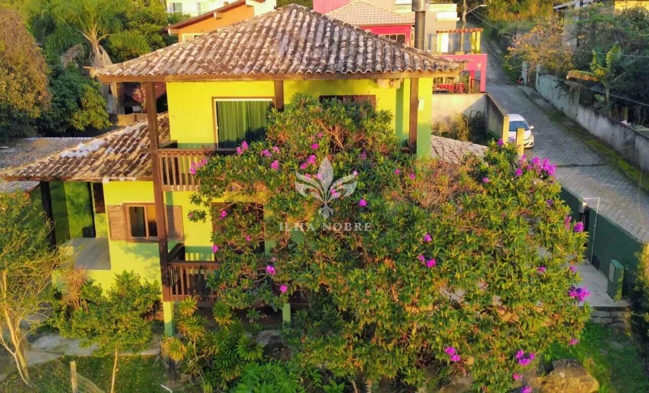 Casa con 3 dormitorios y suite, 2 plazas y 400 m² — photo 3