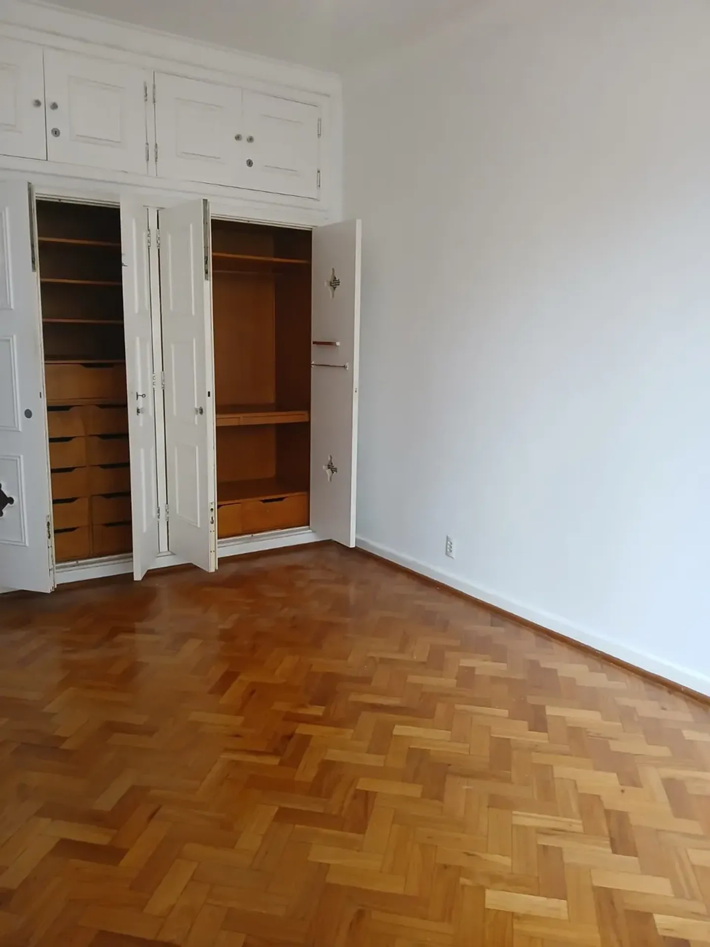 3-bedroom apartment with a mountain view in Rio de Janeiro — photo 3