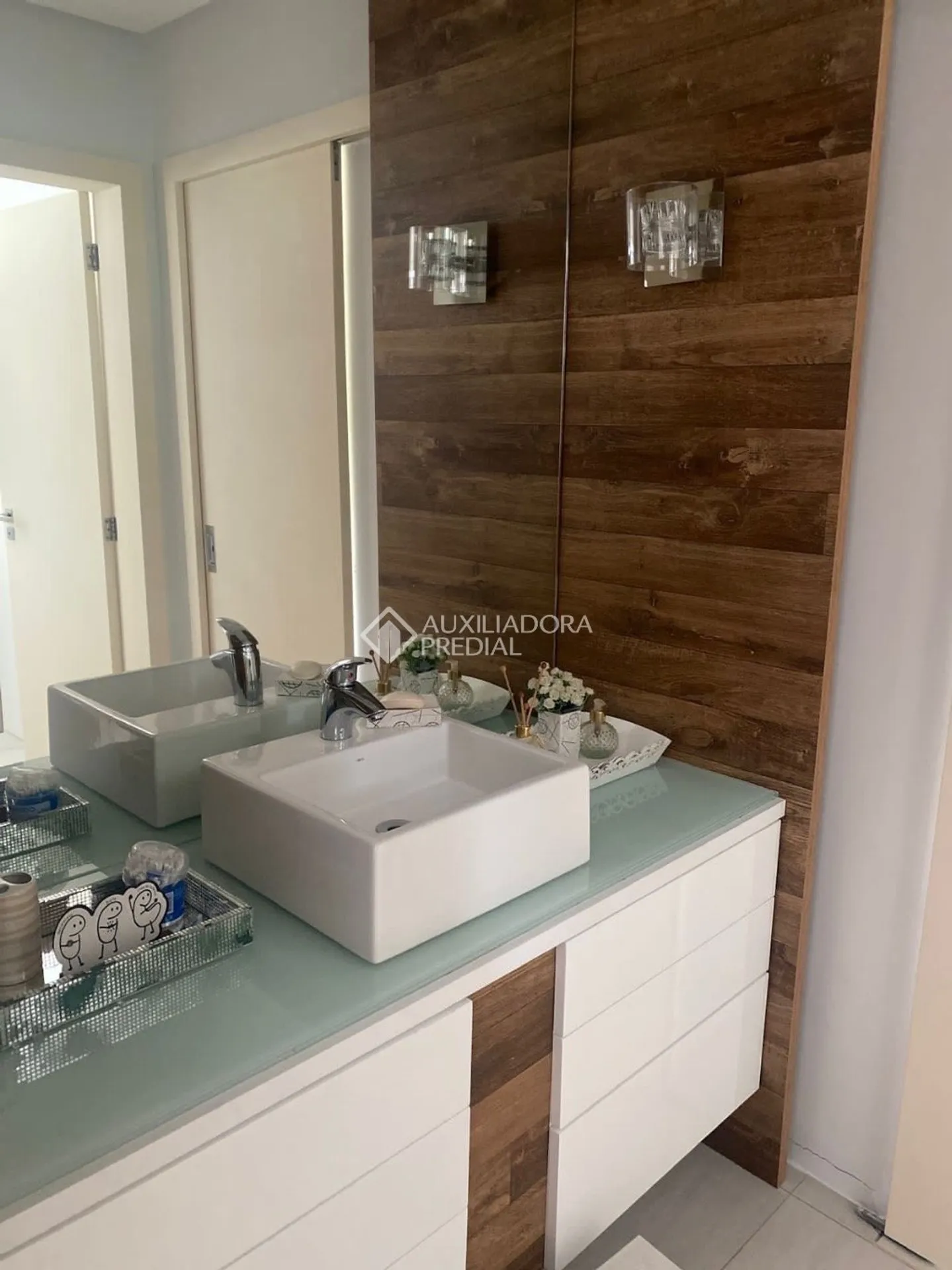 Furnished 250 m² house with 3 bedrooms and 5 bathrooms — photo 15