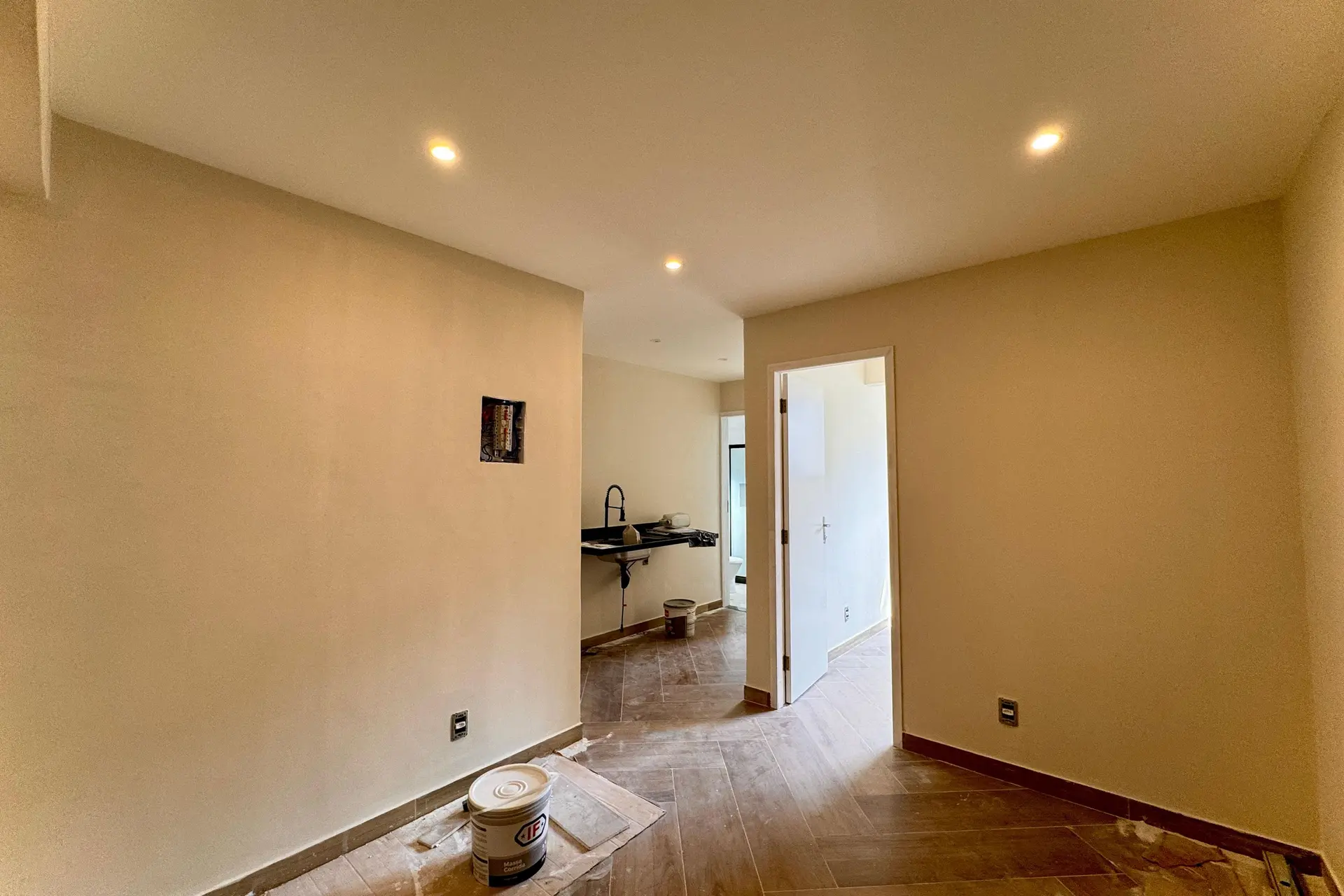 Apartamento de 1 dormitorio con cocina abierta y cocina a gas — photo 2