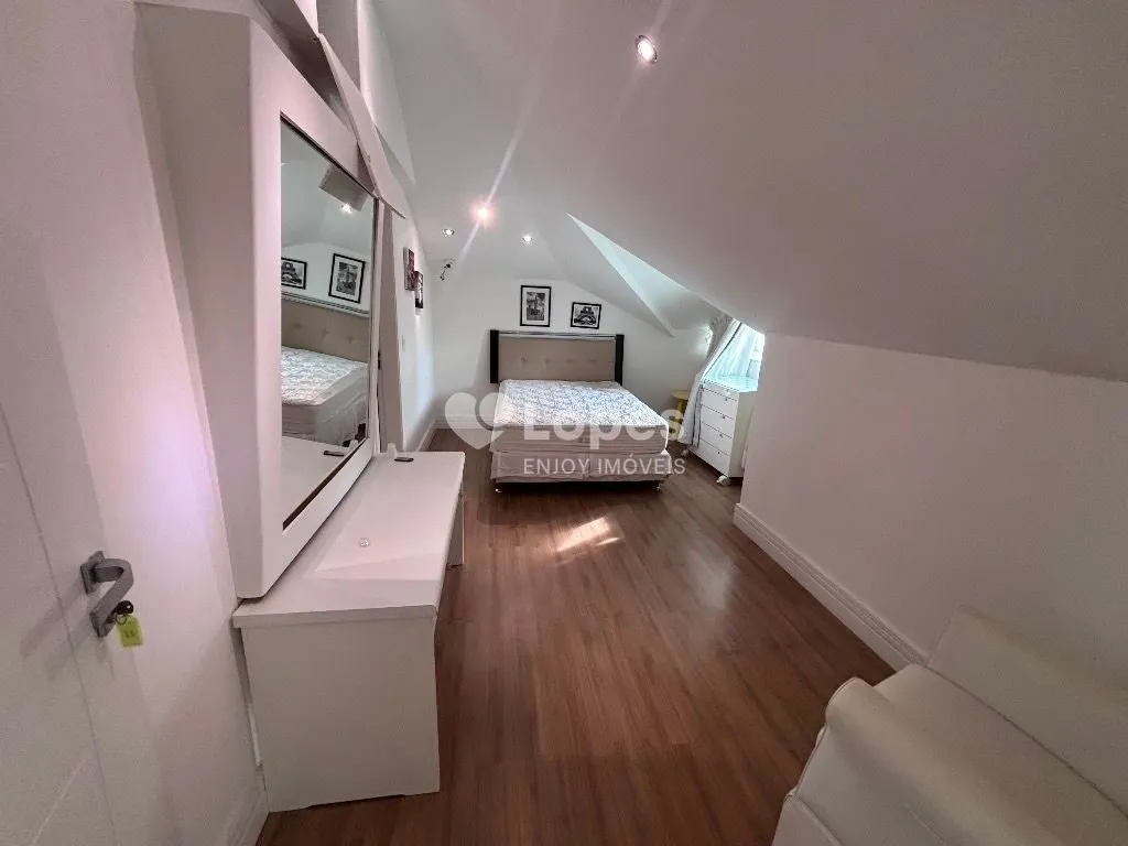 Unfurnished house with 7 bedrooms and 10 bathrooms — photo 29