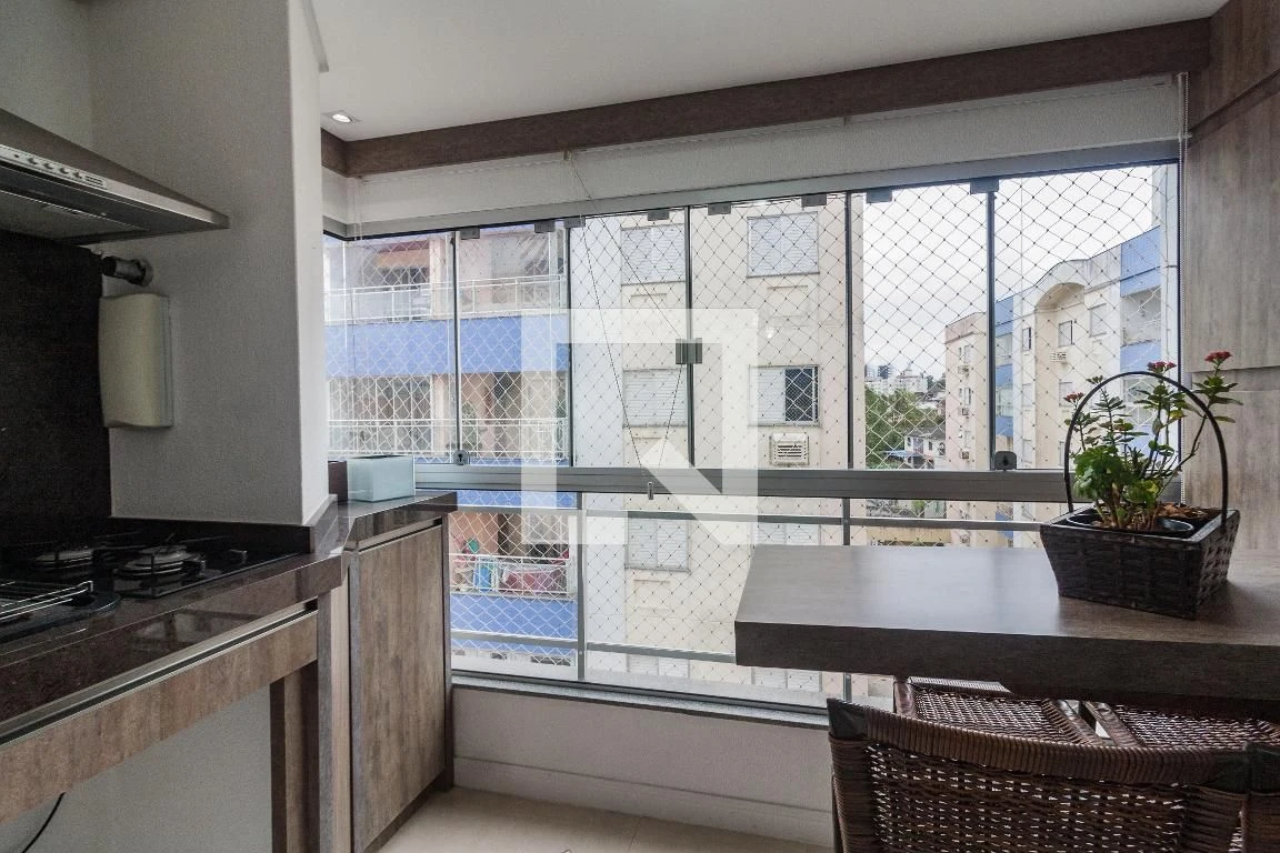 Furnished apartment, 77 m², with a glass-enclosed balcony — photo 7