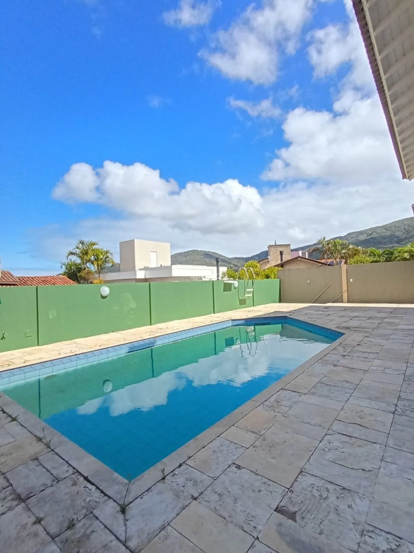 House with 4 en-suite rooms and 6 bathrooms, 301 m² — photo 3