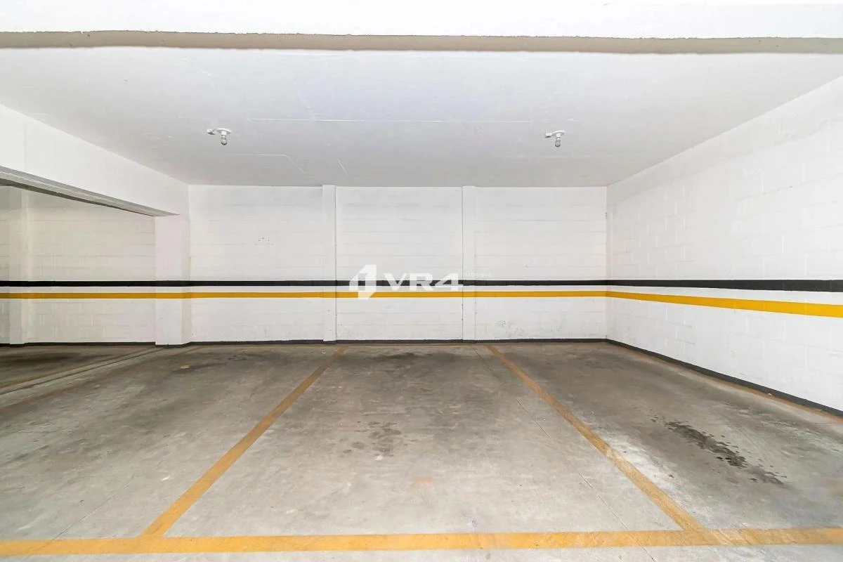 Balcony with a grill in a 2-bedroom apartment, 70 m² — photo 37