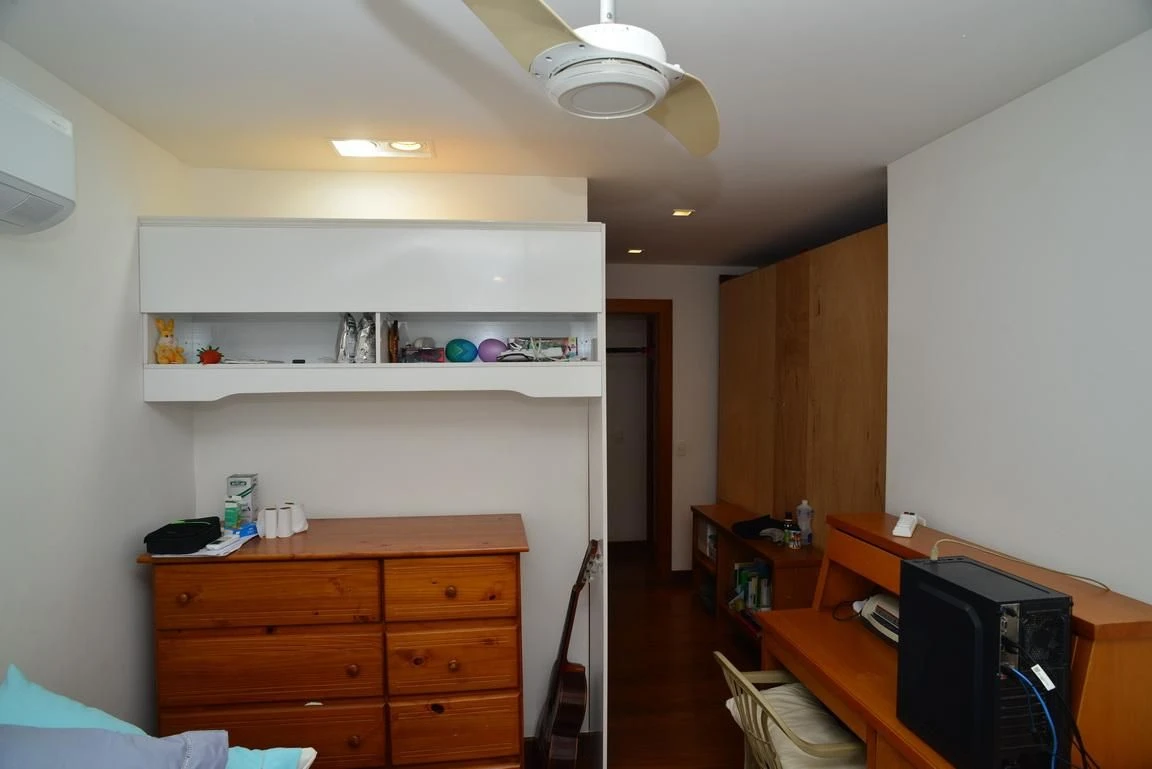Furnished apartment, 300 m², with a glass-enclosed balcony — photo 47