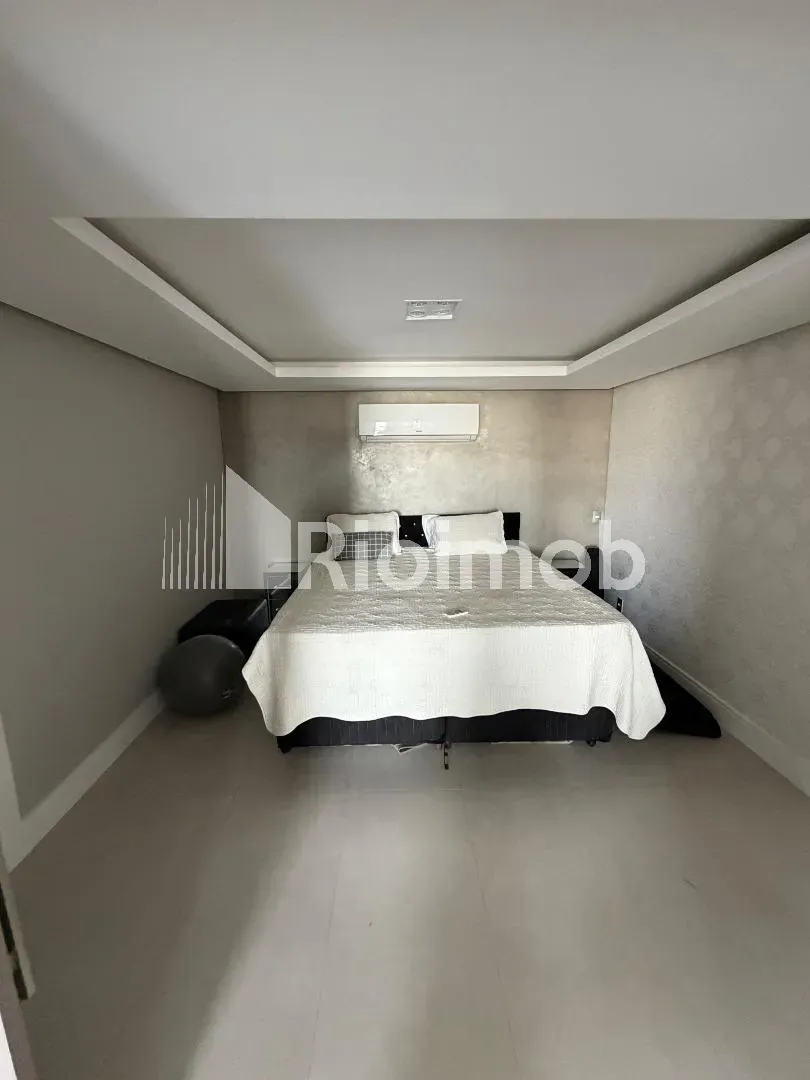 5-bedroom house with a bathtub in Rio de Janeiro — photo 39