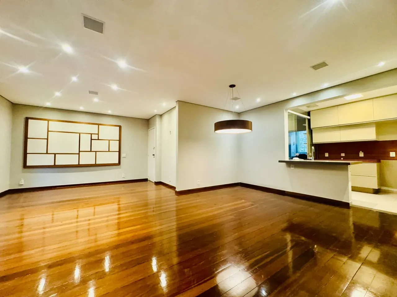 4-bedroom apartment with wood or laminate floors — photo 46
