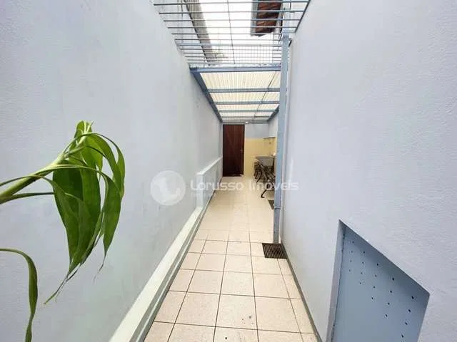 190 m² house with a bathtub and a home office — photo 26