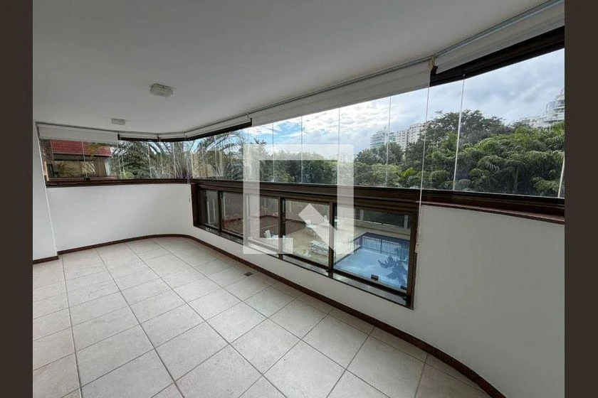 166 m² apartment with 4 en-suite bedrooms and enclosed balcony — photo 9