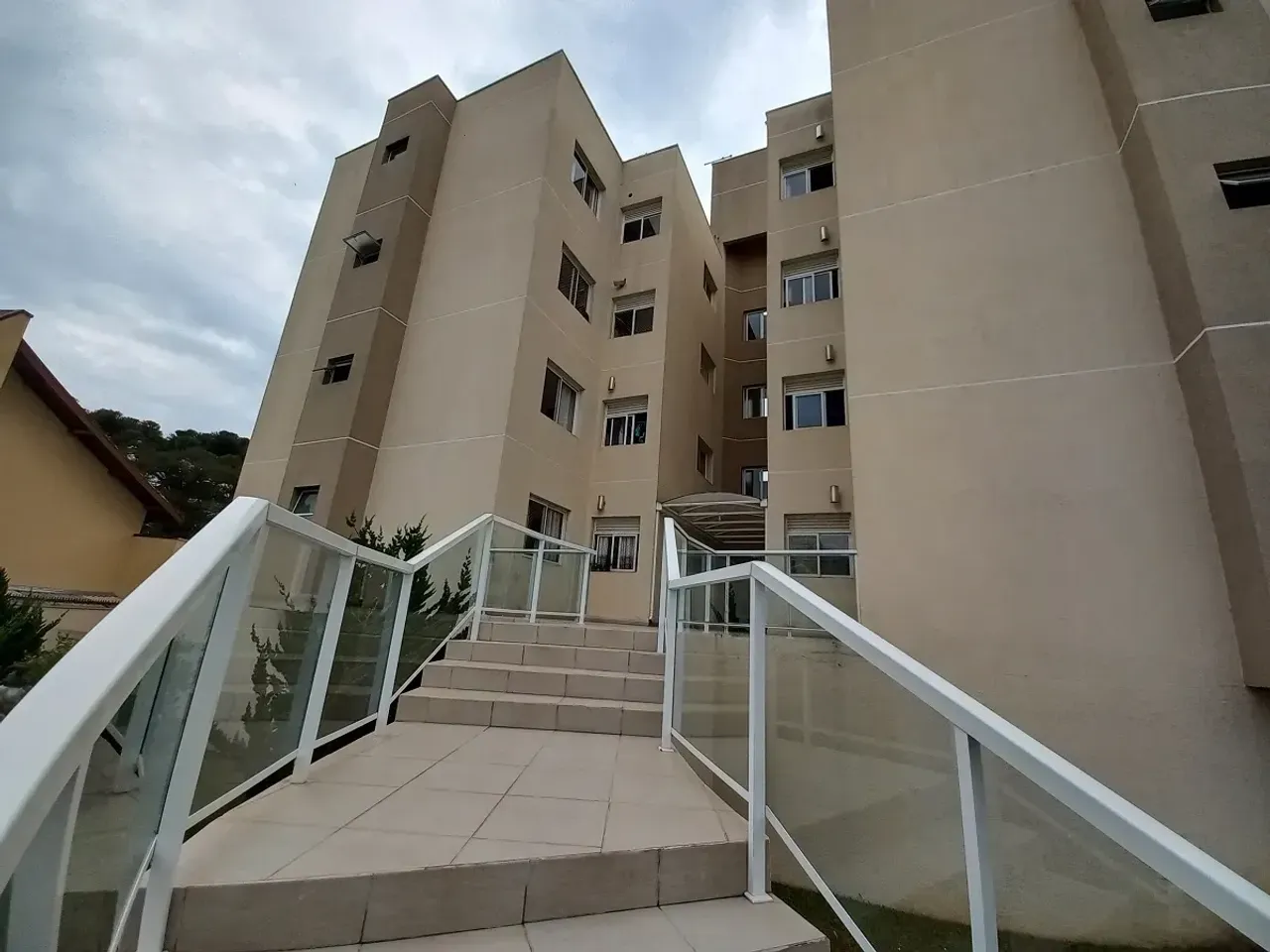 Квартира з 3 спальнями, 1 ванною при спальні та 2 санвузлами — photo 5