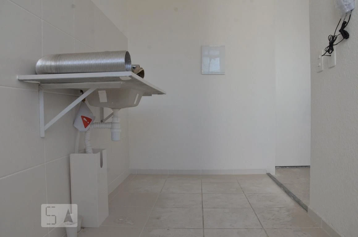 Balcony with a grill in a 2-bedroom apartment, 45 m² — photo 8