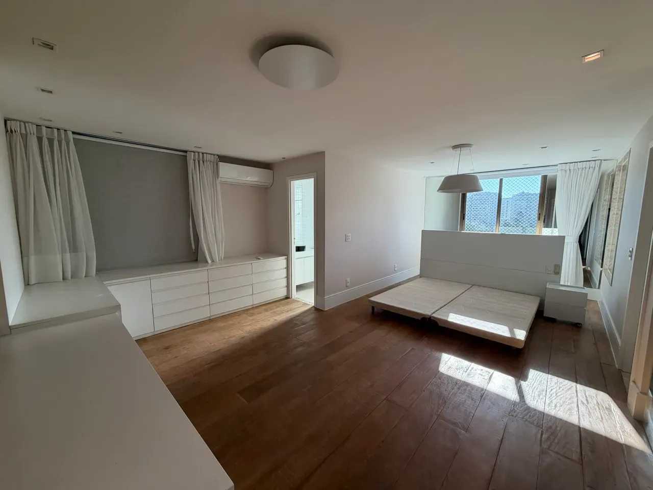 Furnished 3-bedroom apartment with open-plan kitchen — photo 24