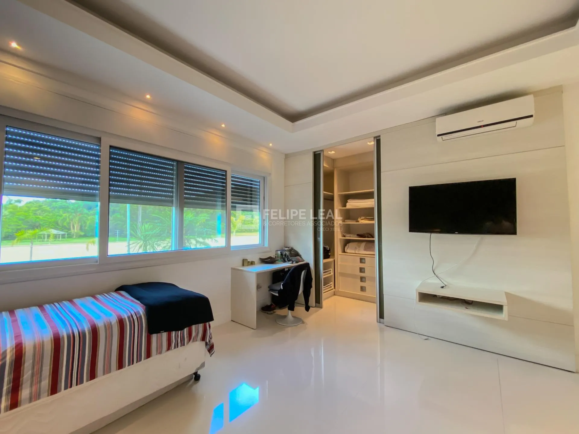 Casa em condomínio com 9 dormitórios e 8 suítes — photo 78