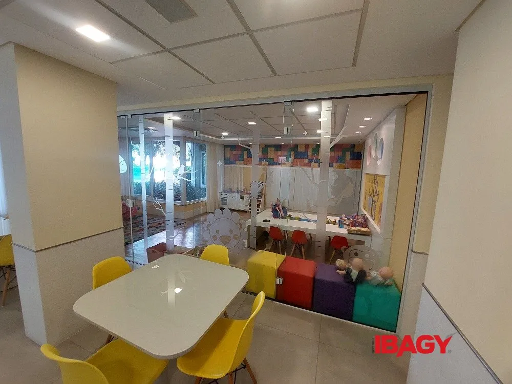 Furnished 2-suite apartment with enclosed balcony — photo 71