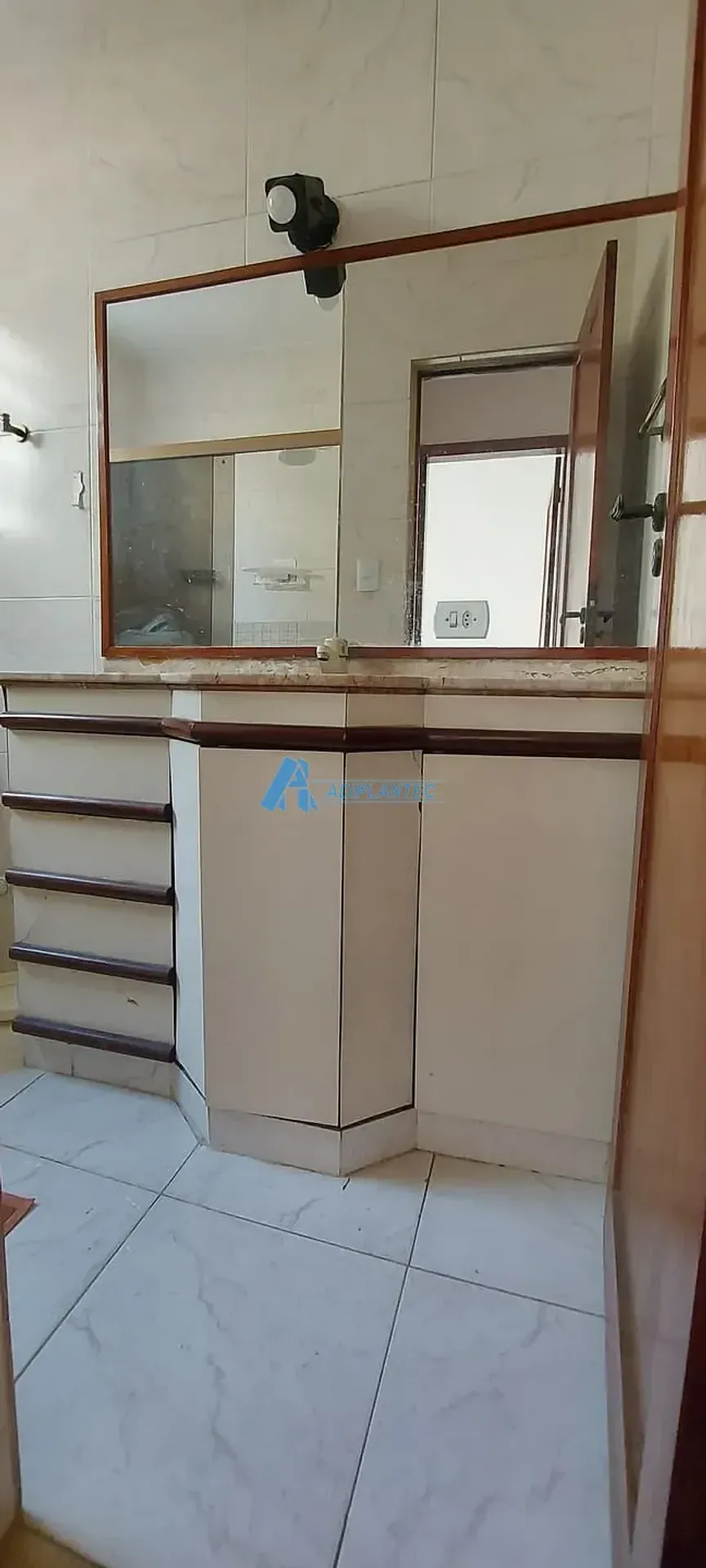 Apartment, 50 m², with wood or laminate floors — photo 9