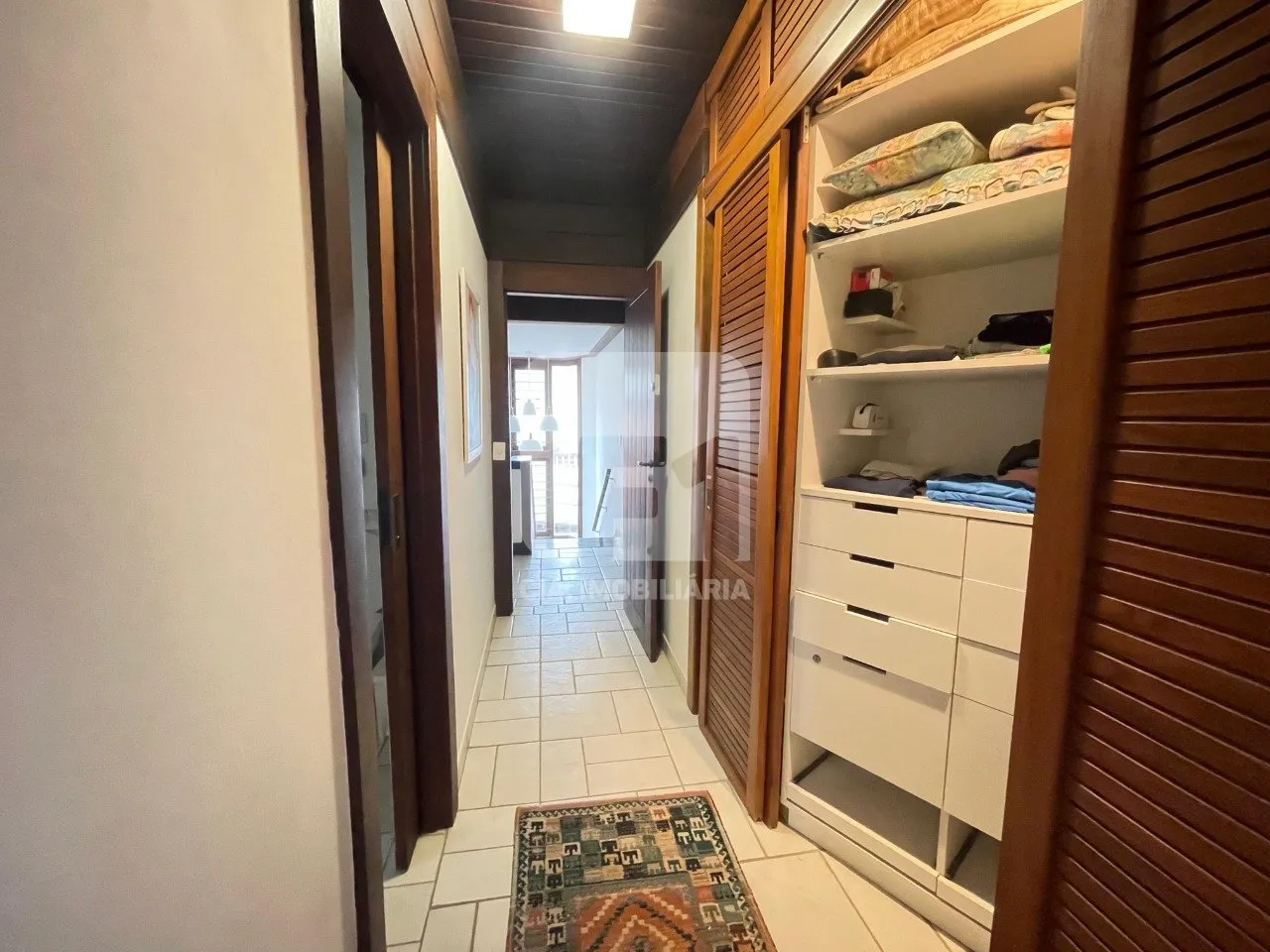 Furnished 350 m² house with 6 bedrooms and 3 suites — photo 33